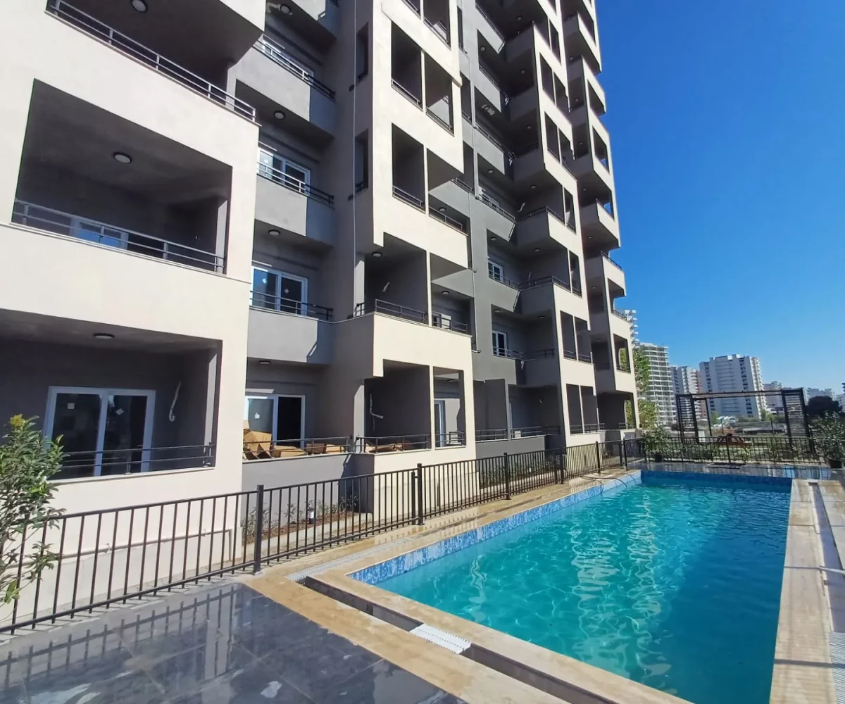 Studio apartment for sale in Mersin Erdemli – exterior view of the 10-story residential complex