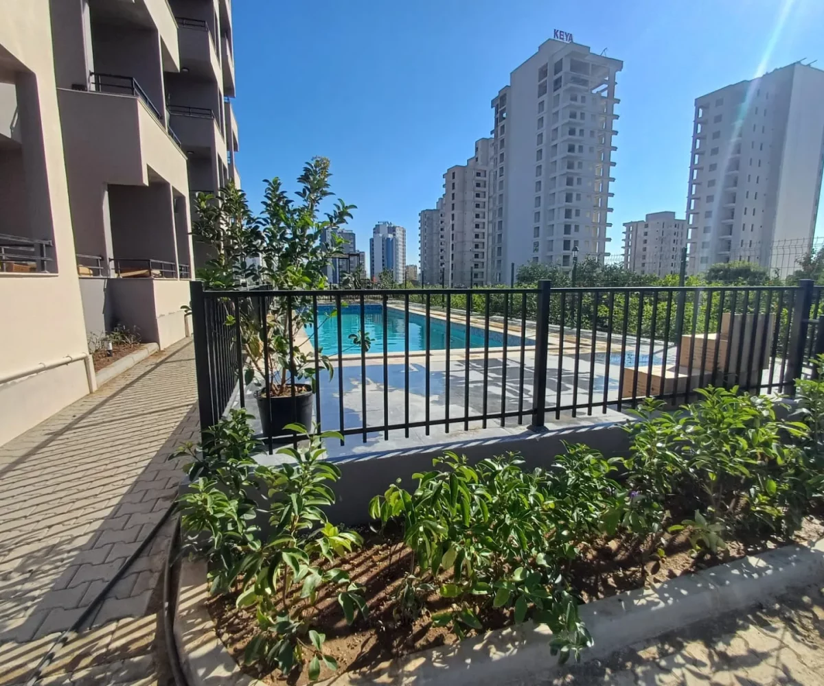 Studio apartment for sale in Mersin Erdemli – exterior view of the 10-story residential complex