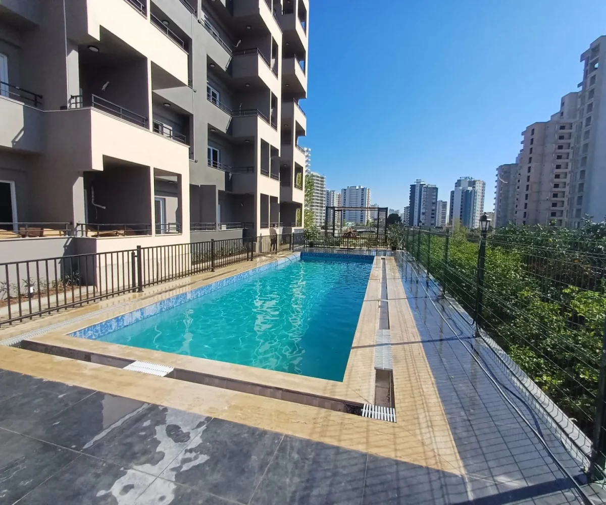 Studio apartment for sale in Mersin Erdemli – exterior view of the 10-story residential complex
