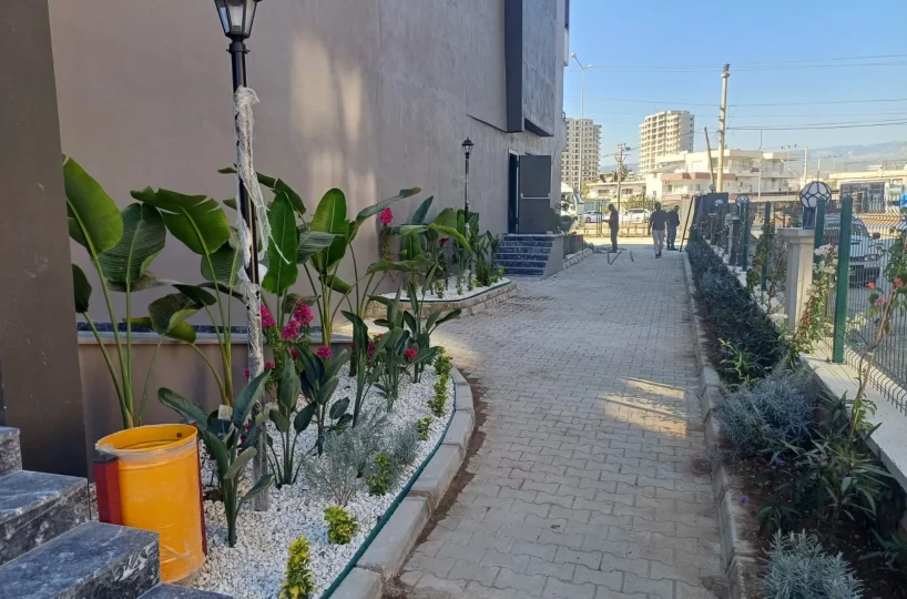 Studio apartment for sale in Mersin Erdemli – exterior view of the 10-story residential complex