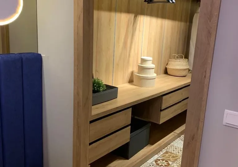 Studio apartment for sale in Mersin Kargipinari – exterior view of the residential complex with pool