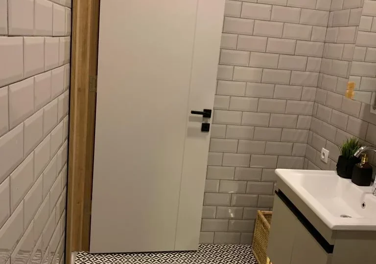 Studio apartment for sale in Mersin Kargipinari – exterior view of the residential complex with pool