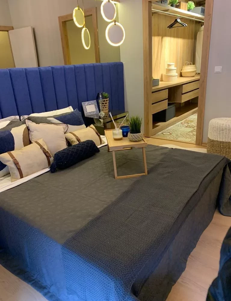 Studio apartment for sale in Mersin Kargipinari – exterior view of the residential complex with pool