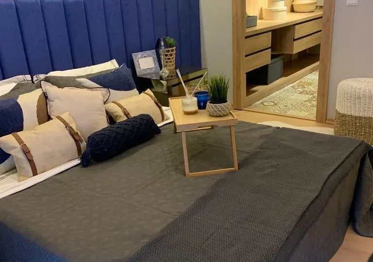 Studio apartment for sale in Mersin Kargipinari – exterior view of the residential complex with pool