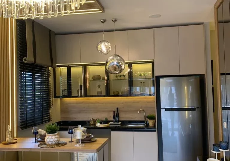 Studio apartment for sale in Mersin Kargipinari – exterior view of the residential complex with pool