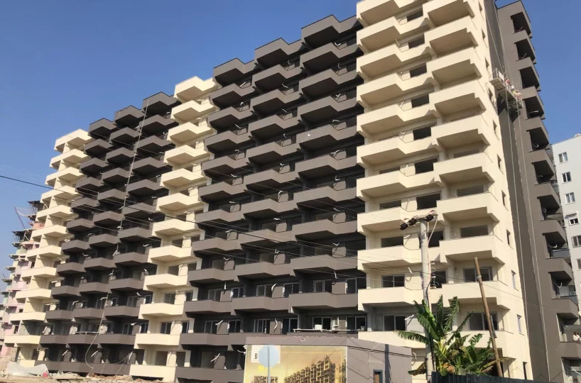 Two-room apartment for sale in Mersin Erdemli near sea – view of the nearby coastline 500m away
