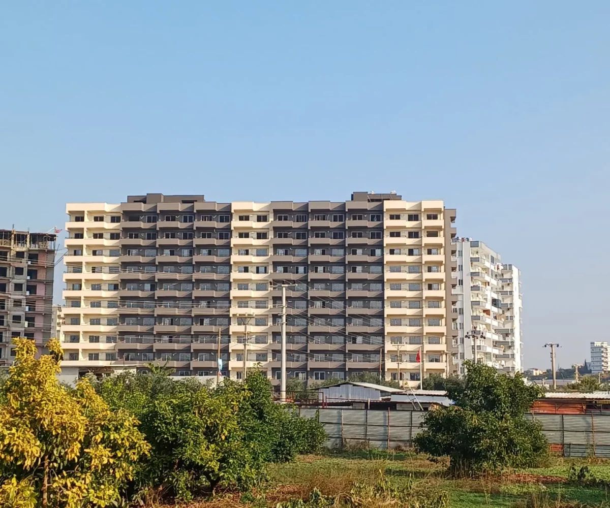 Two-room apartment for sale in Mersin Erdemli near sea – view of the nearby coastline 500m away