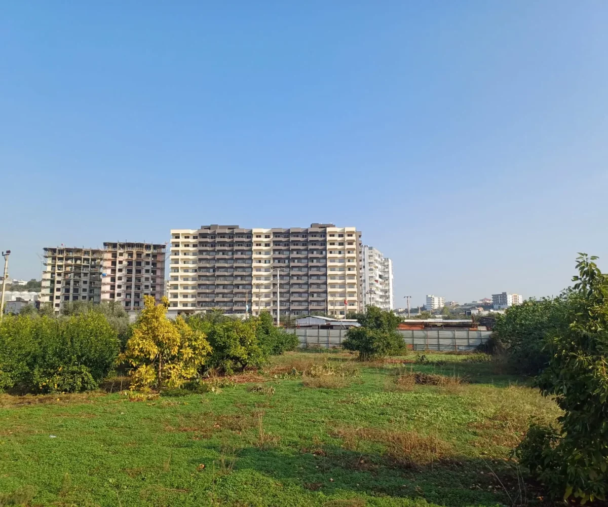 Two-room apartment for sale in Mersin Erdemli near sea – view of the nearby coastline 500m away