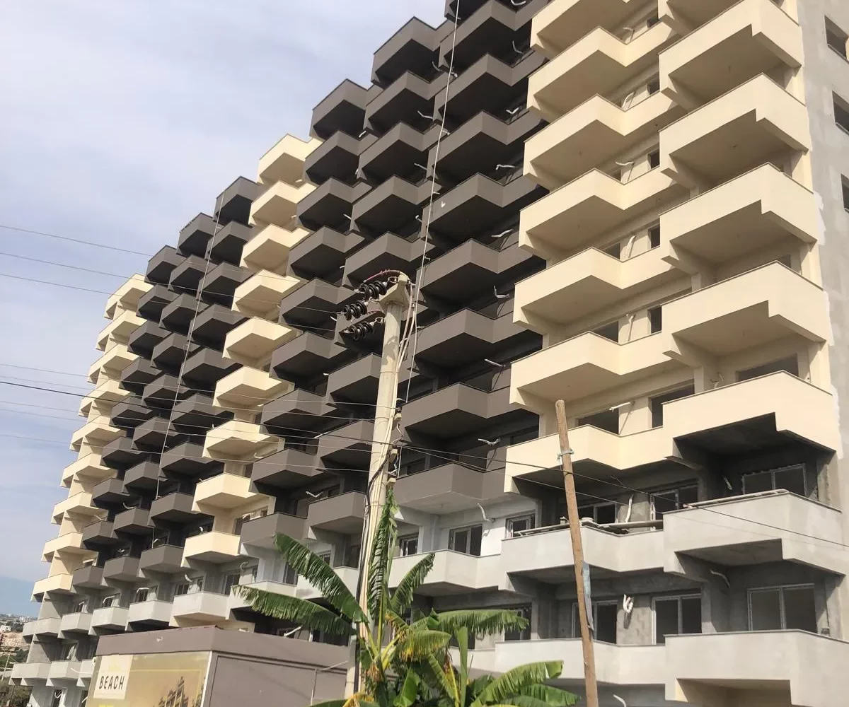 Two-room apartment for sale in Mersin Erdemli near sea – view of the nearby coastline 500m away