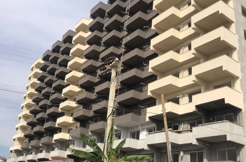 Two-room apartment for sale in Mersin Erdemli near sea – view of the nearby coastline 500m away