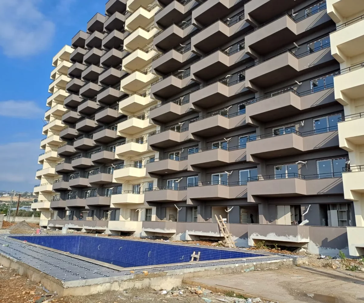 Two-room apartment for sale in Mersin Erdemli near sea – view of the nearby coastline 500m away