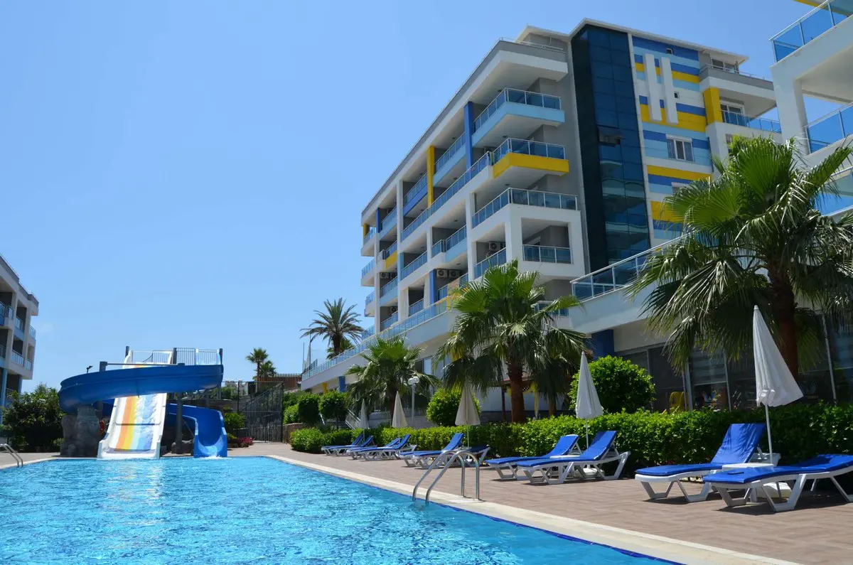 Two-room apartment for sale in Alanya Kestel – exterior view of the complex