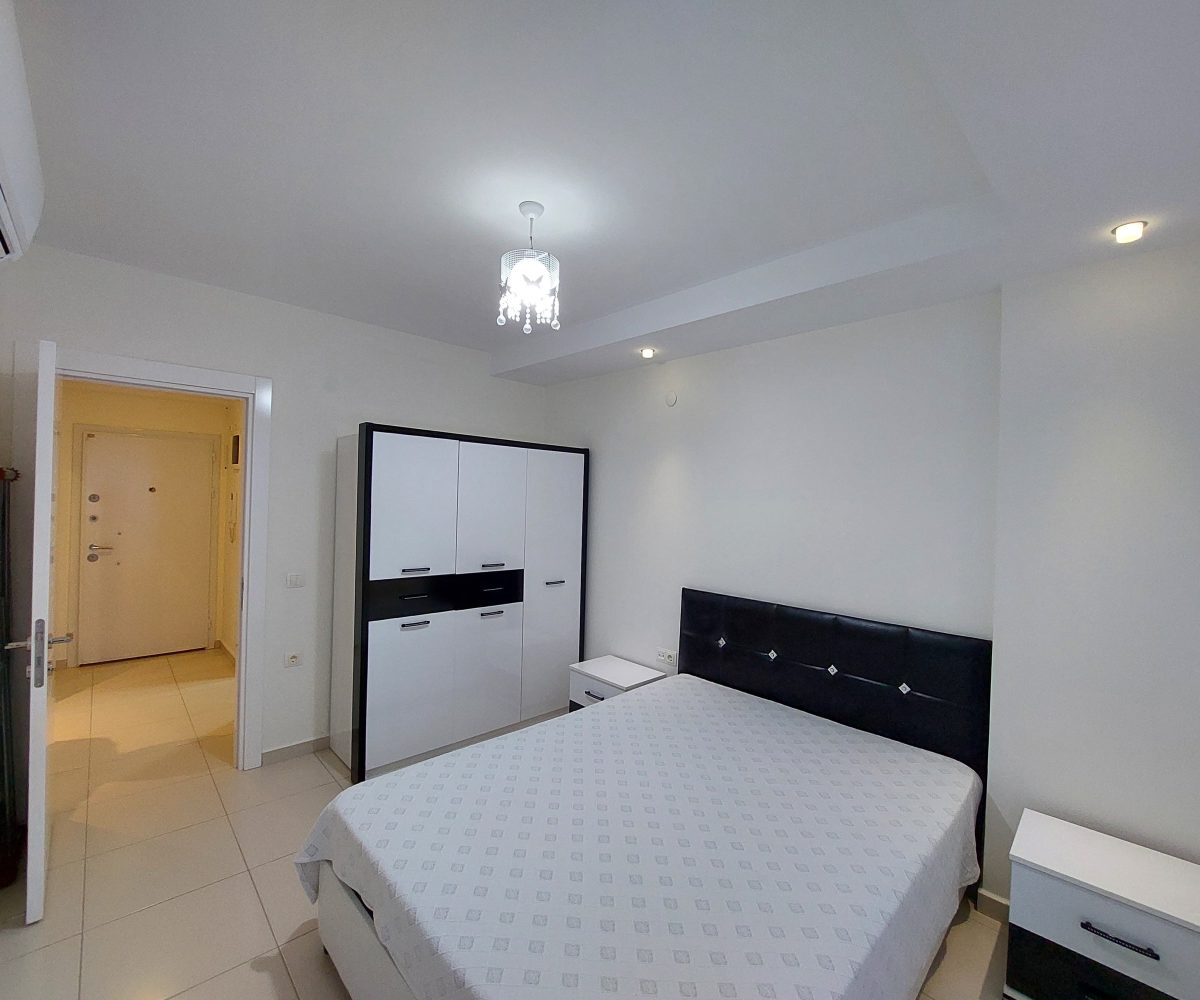 Fully furnished two-room apartment in Alanya Kestel for sale – cozy living room with practical design