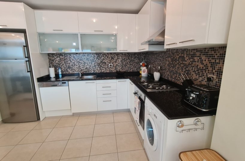 Fully furnished two-room apartment in Alanya Oba for sale