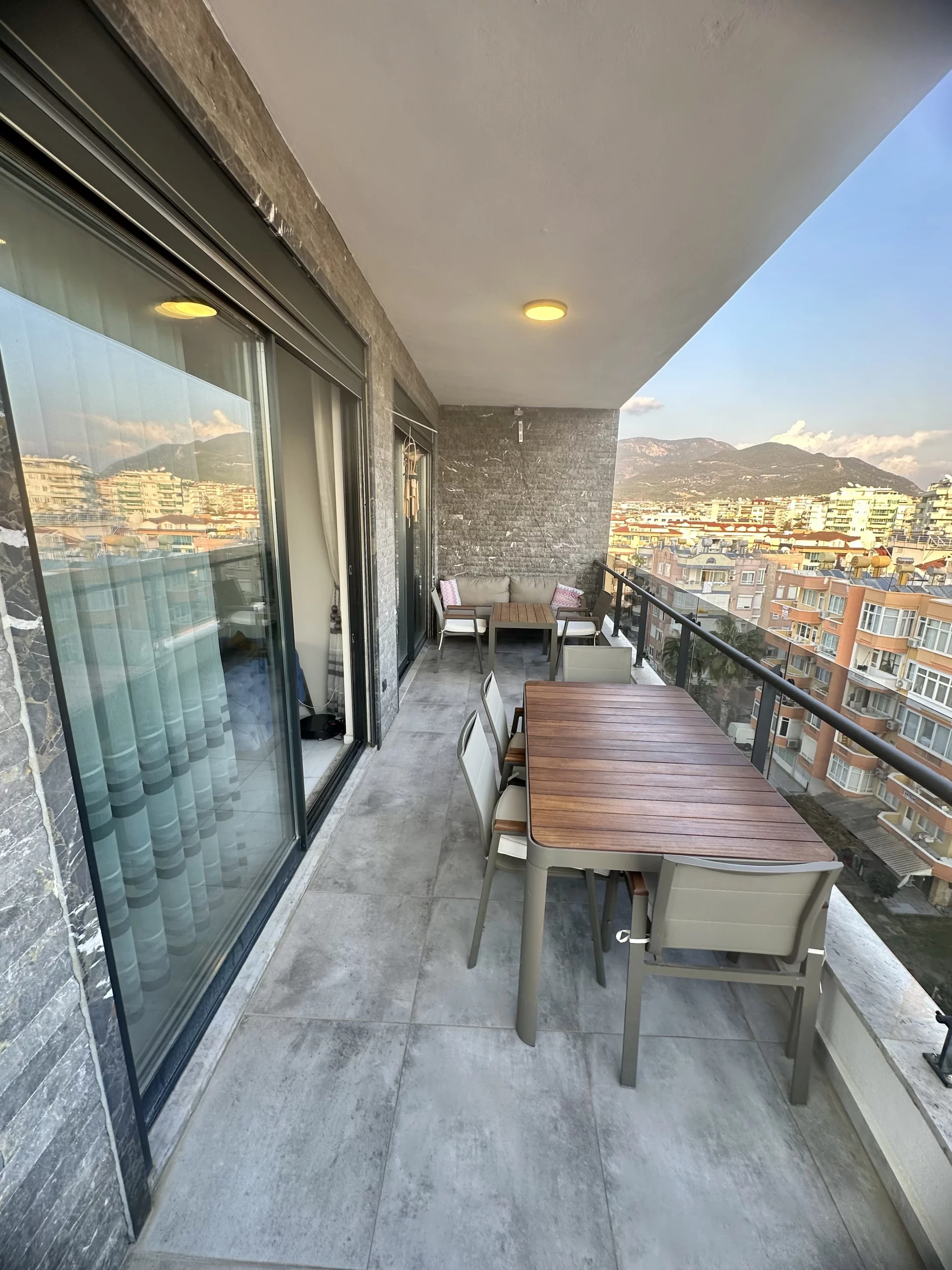 2894 (17)